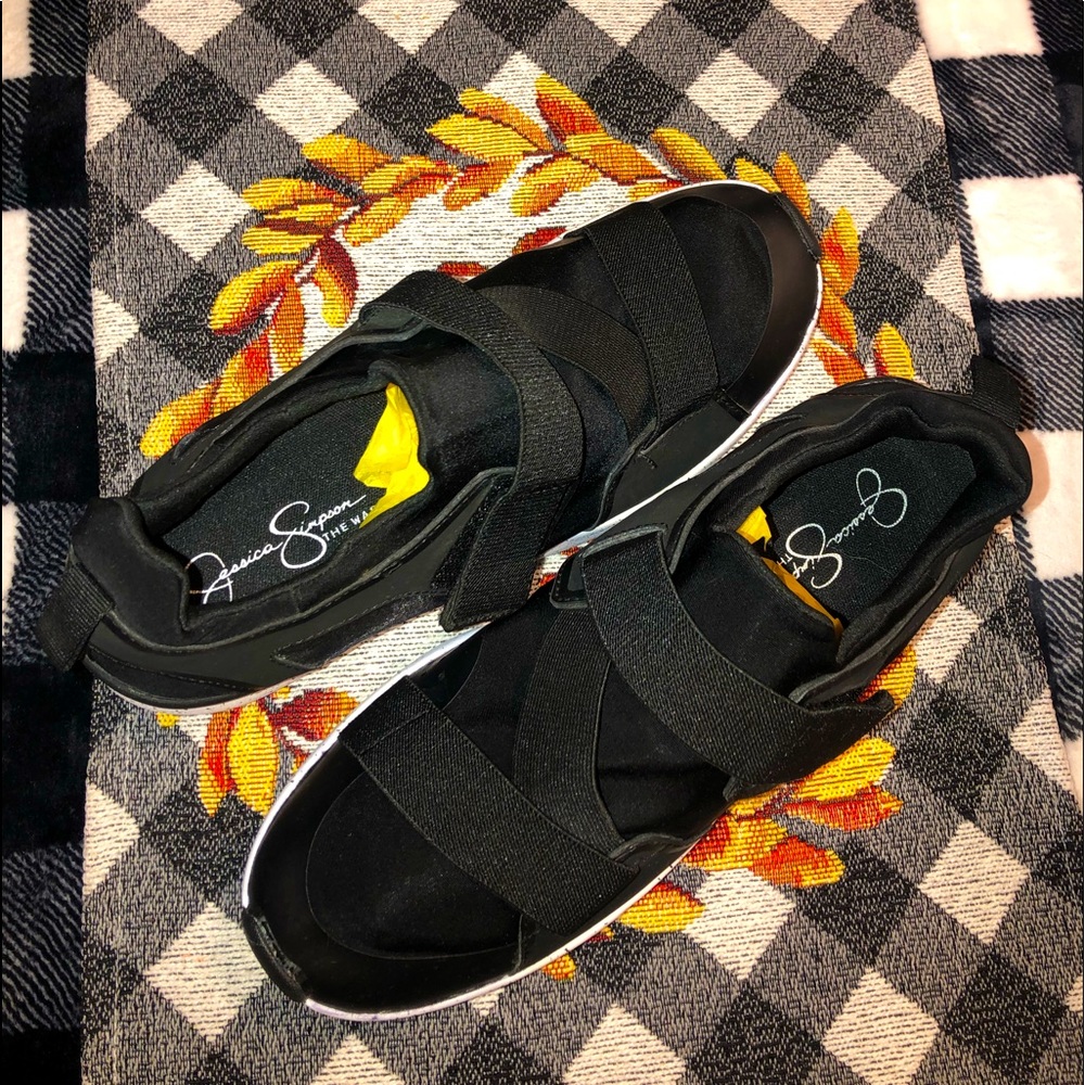 Woman’s Size 10M/40 Warm Up Shoes by Jessica Simpson